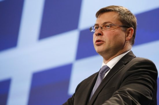 Ντομπρόβσκις: Εφικτή η άμεση εκταμίευση της δόσης