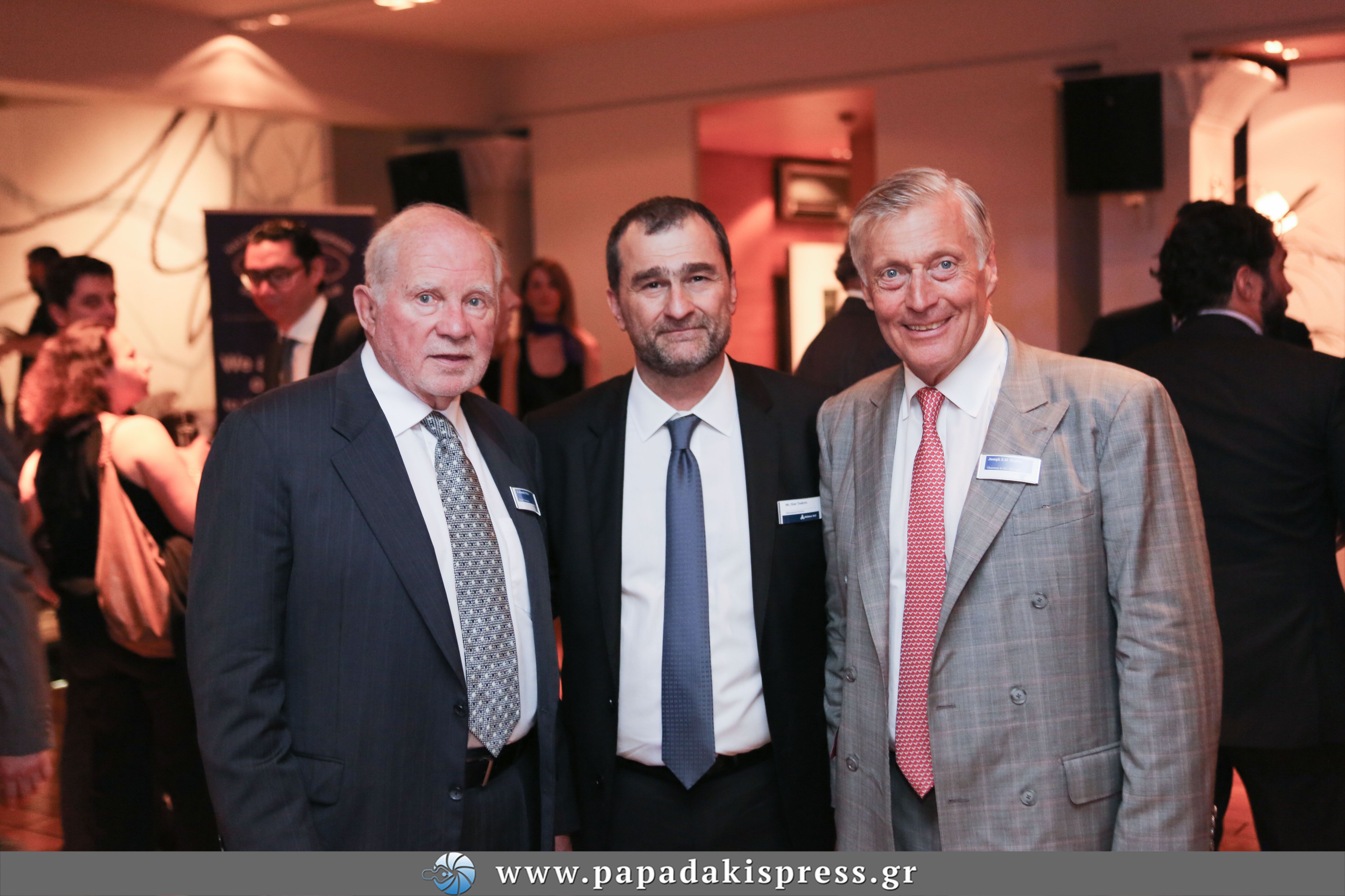 Από αριστερά στα δεξιά a. J. Arnold Witte, Chairman of the Board of Directors of the American Club b. Ilias Tsakiris, CEO, American Hellenic Hull c. Joe Hughes, Chairman & CEO, SCB, Inc., Managers of the American Club