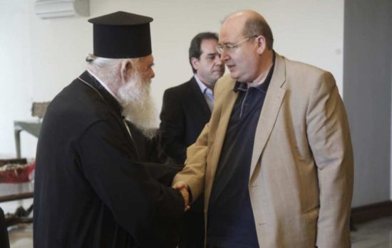 «Ιερή σύγκρουση» Eκκλησίας – Φίλη για τα Θρησκευτικά