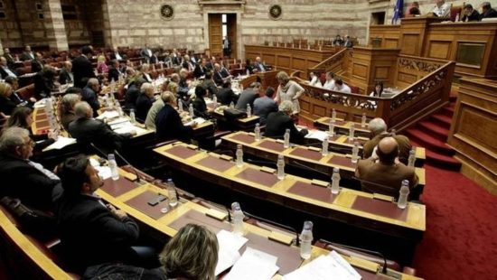 Αντιπολίτευση: Ποιος και γιατί έδωσε «συγχωροχάρτι» στους υπουργούς με τις offshore