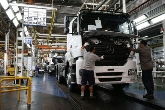 Απολύσεις 1.200 εργαζομένων ετοιμάζει η Daimler