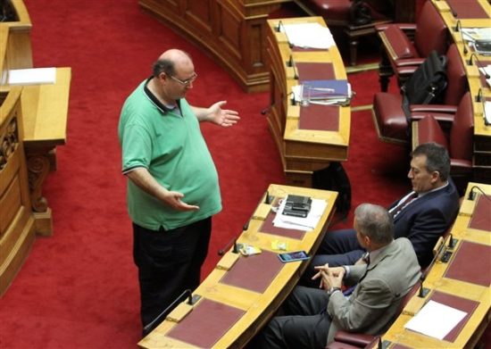 Αναταράξεις από την επίθεση Φίλη στις «υπονομευτικές διαδηλώσεις» – ΝΔ: Να παραιτηθεί