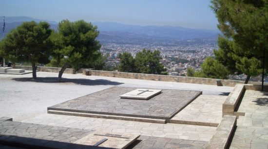 “Τα μαζεύει” το υπουργείο για τους Τάφους των Βενιζέλων