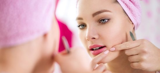 Ακμή: Ποιες κακές συνήθειες την επιδεινώνουν;