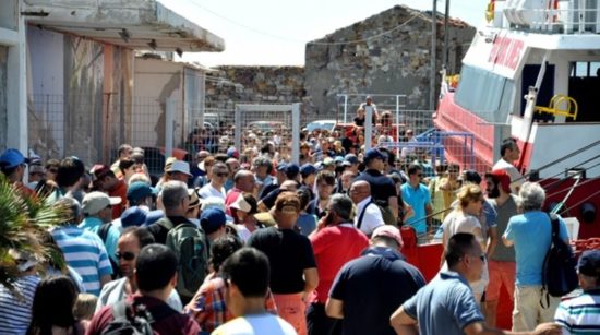 Χάος στη Χίο με εγκλωβισμένους Τούρκους τουρίστες στο τελωνείο