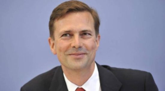 Ζάιμπερτ: Στενή και καλή η συνεργασία Μέρκελ-Γιούνκερ