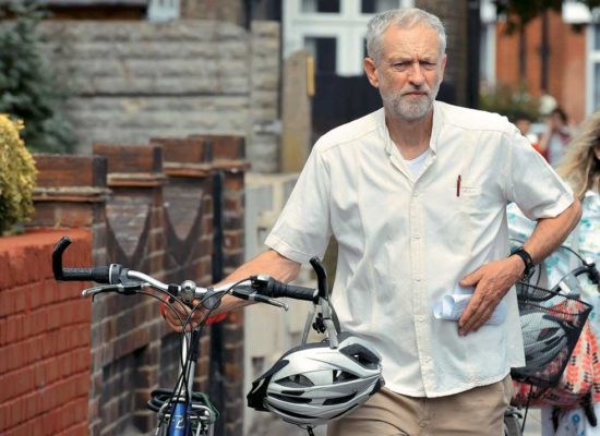 Βρετανία: Θα μπω αυτομάτως στο ψηφοδέλτιο των Εργατικών, λέει ο Κόρμπιν