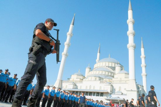 Το πραξικόπημα απειλεί να τινάξει στον αέρα  την τουρκική  οικονομία