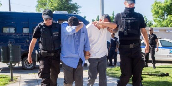 Αυξάνουν τις πιέσεις τους οι Τούρκοι για την έκδοση των 8