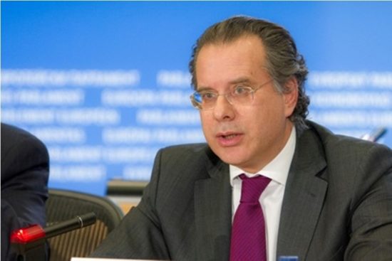 Κουμουτσάκος: Η κυβέρνηση θέλει να χειραγωγήσει τις Ανεξάρτητες Αρχές και την ενημέρωση