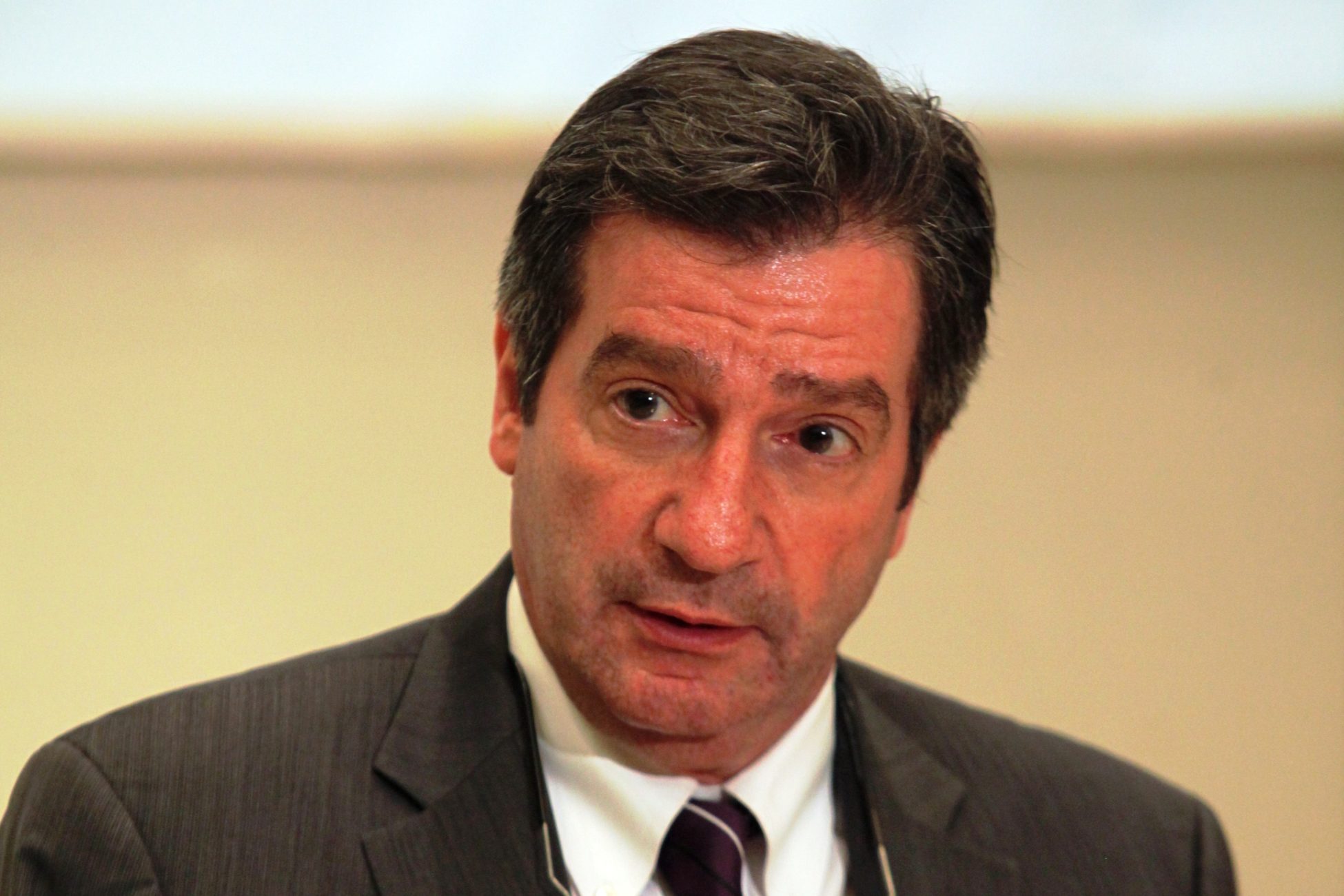 Ο Γ. Καμίνης συζήτησε για τα δικαιώματα προσφύγων και αστέγων με τον Ν. Μούιζνιεκς