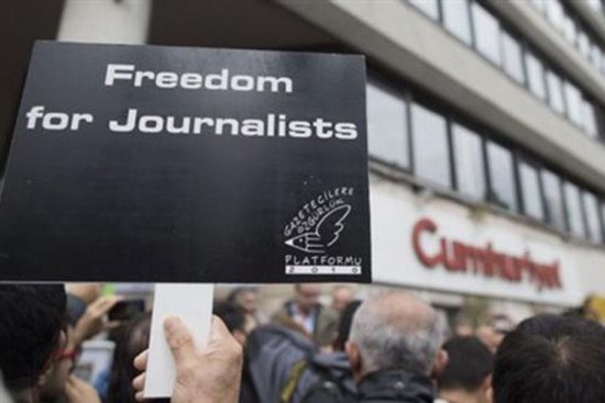 Τουρκία: Συνεχίζεται η «εκκαθάριση» – Συνελήφθησαν 21 δημοσιογράφοι