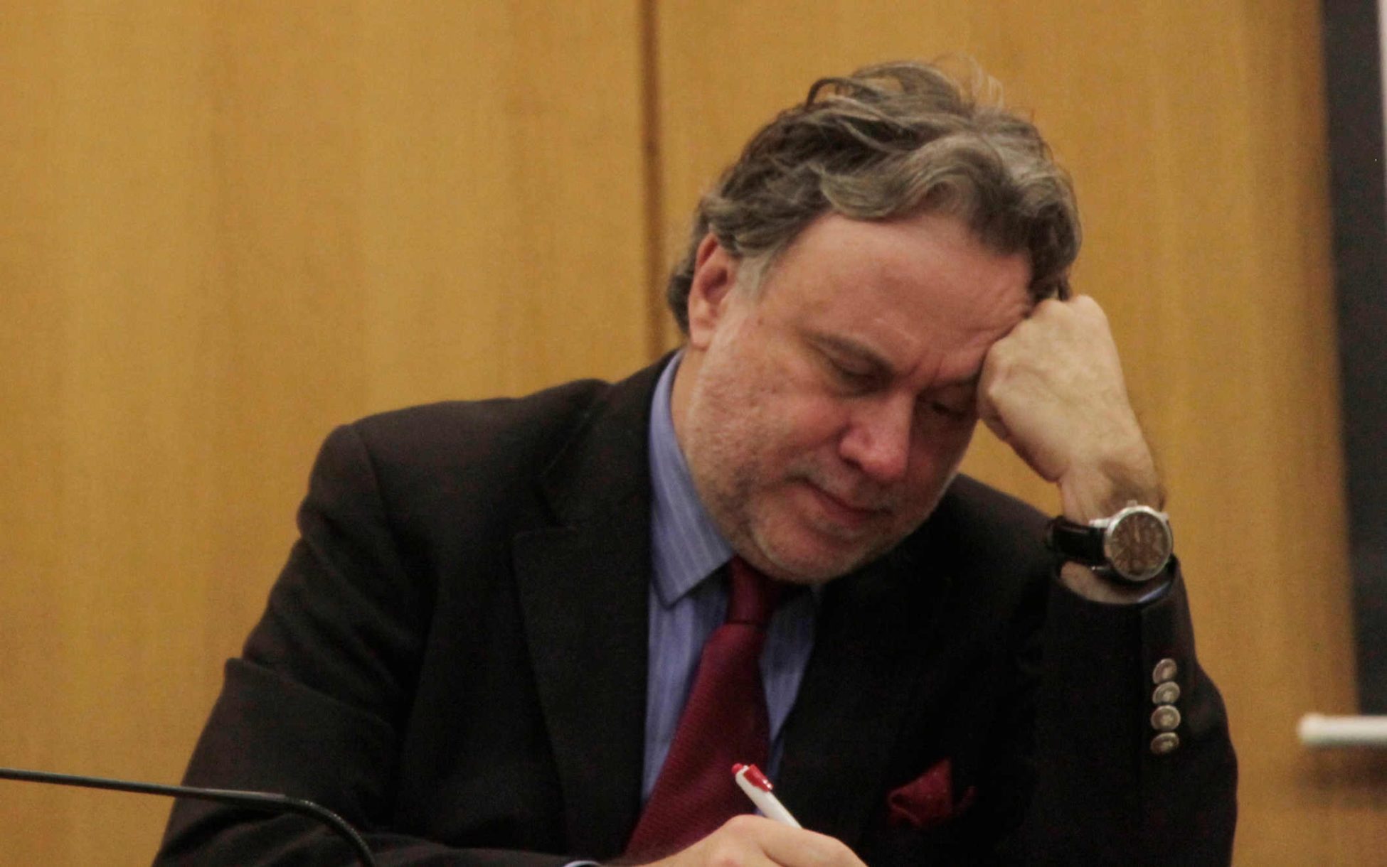 Κείμενο «φωτιά» των δανειστών: Ζητούν ομαδικές απολύσεις και μειώσεις μισθών