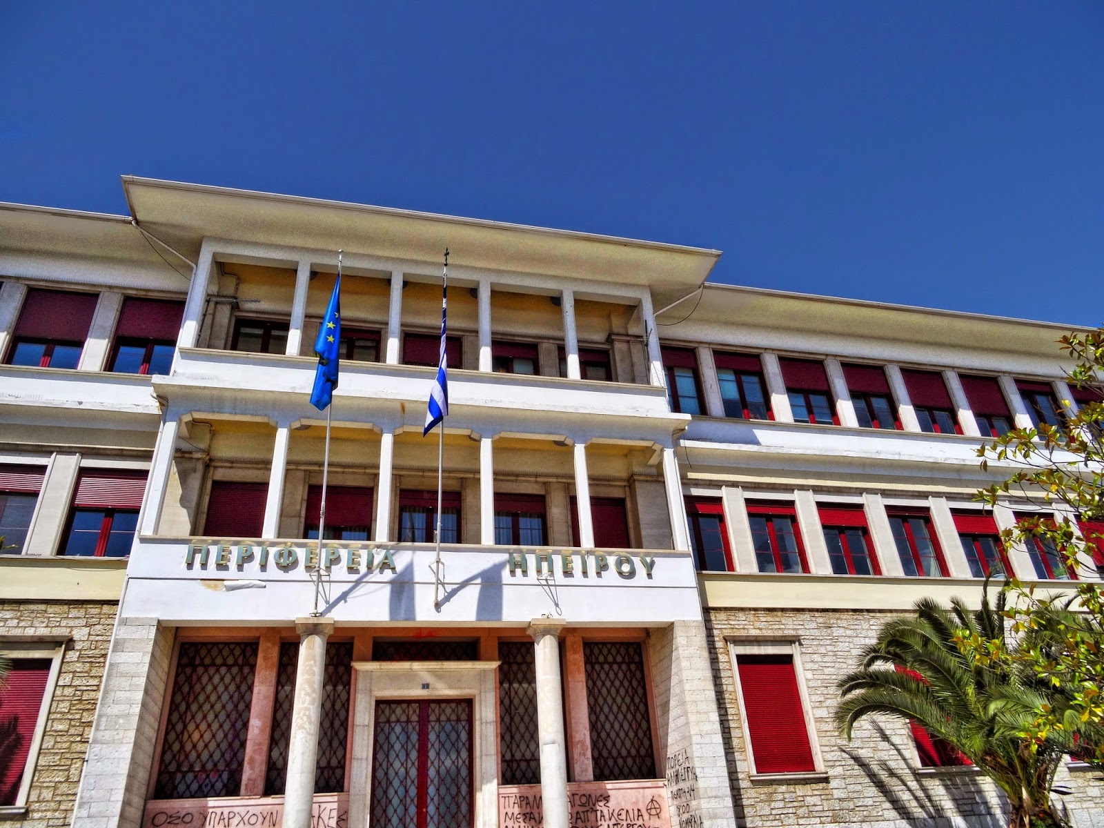 Στο μικροσκόπιο οι δαπάνες δήμων και περιφερειών