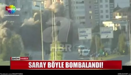 Δείτε τη στιγμή που μαχητικά F-16 βομβαρδίζουν το τουρκικό προεδρικό μέγαρο