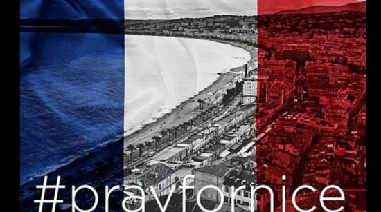 #PrayForNice: Φόρος τιμής από κάθε γωνιά του πλανήτη στα θύματα της Νίκαιας