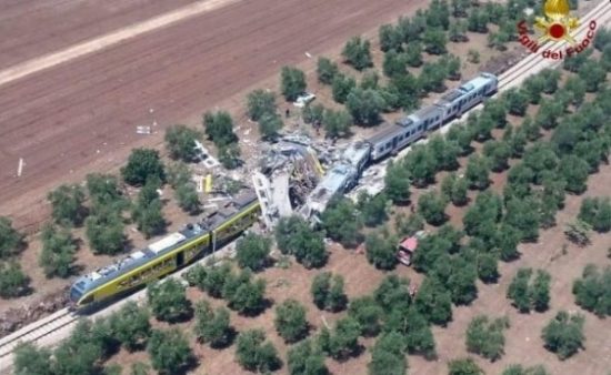 Σύγκρουση τρένων στη νότια Ιταλία – Τουλάχιστον 25 νεκροί