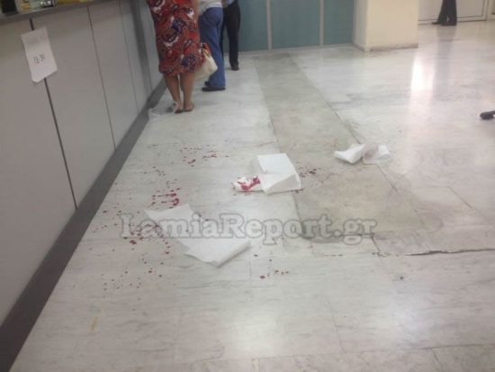 Ασφαλισμένος σε απόγνωση: Έκοψε τις φλέβες του μπροστά στο γκισέ του ΟΑΕΕ!