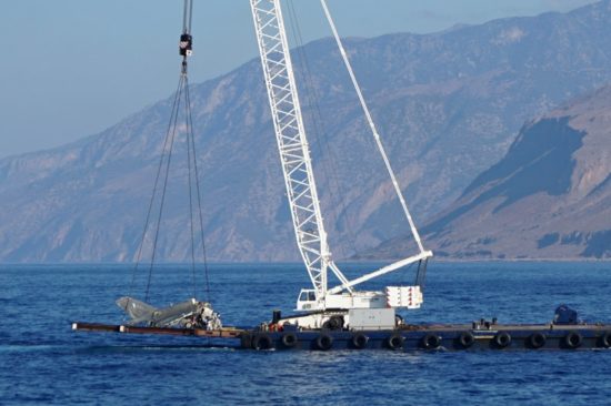 Εντυπωσιακή ανέλκυση F-16 στην Κρήτη