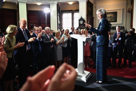 Βρετανία: Ξεκινάει η κούρσα για τον διάδοχο του Κάμερον – Οι υποψήφιοι «ανοίγουν τα χαρτιά τους»