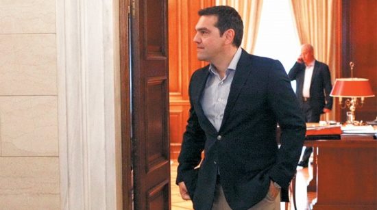 Κυβέρνηση: Πιέσεις σε βουλευτές της αντιπολίτευσης για τον εκλογικό νόμο