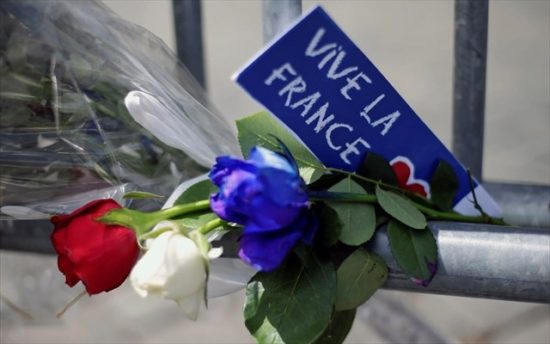 Σφοδρές επικρίσεις προς τα γαλλικά ΜΜΕ λόγω των εικόνων σοκ που μετέδωσαν