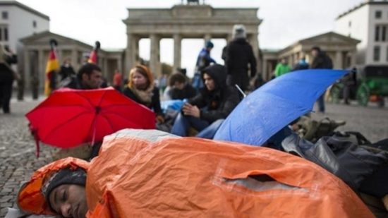 Μαζικές μηνύσεις μεταναστών κατά κυβέρνησης Μέρκελ για το άσυλο