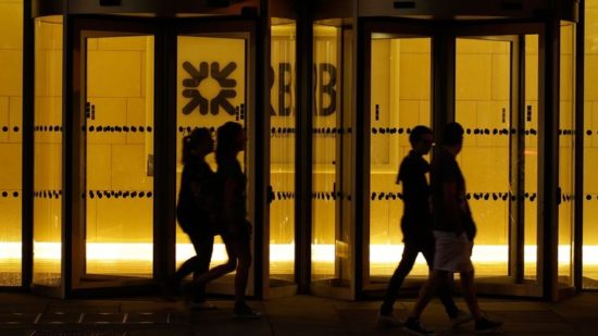 RBS: Ζητά από 3.000 πελάτες της να βρουν το συντομότερο νέα τράπεζα