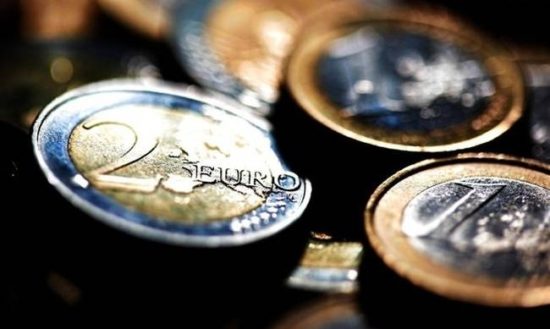 Νέα υποχώρηση της ελληνικής οικονομίας που φέρνει πιο κοντά τον «κόφτη»