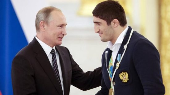 Να πώς υποδέχτηκε ο Πούτιν τους Ολυμπιονίκες του Ρίο – Τα «χρυσά» δώρα