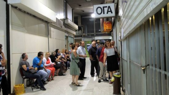 Χαράτσι 3,6%… στα μουλωχτά στα επιδόματα πολυτέκνων του ΟΓΑ