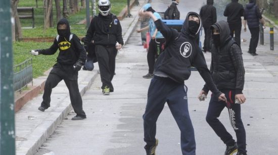 Αντιεξουσιαστές χτύπησαν τον διοικητή της Τροχαίας