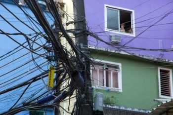 Το ένα τέταρτο του ηλεκτρισμού χάνει η εταιρεία παροχής ρεύματος στο Ρίο