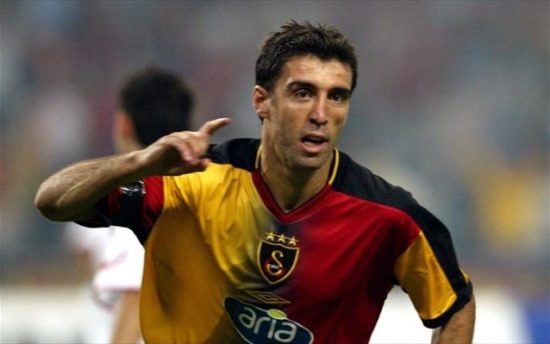 Ερντογάν: Επεκτείνει το πογκρόμ και στα γήπεδα – Ζητά τη σύλληψη ποδοσφαιριστή-θρύλου