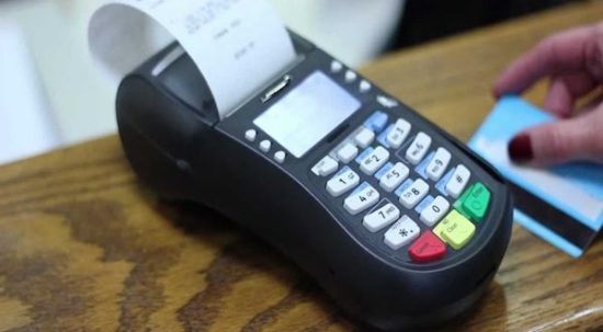 Πώς παρέκαμπταν με τα POS τα capital controls