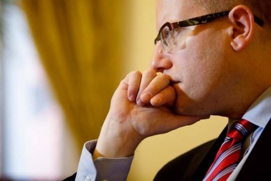 Tσέχος πρωθυπουργός προς Τερέζα Μέι: Tελείωνε με το Brexit