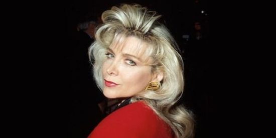 Ο Τραμπ απειλεί ότι θα καλέσει στο ντιμπέιτ με την Κλίντον την πρώην ερωμένη του Μπιλ Κλίντον