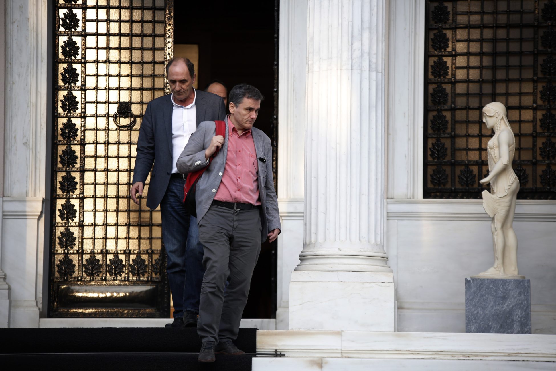 Δεν «ακούμπησαν» το Μεσοπρόθεσμο Τσακαλώτος – Χουλιαράκης και Θεσμοί