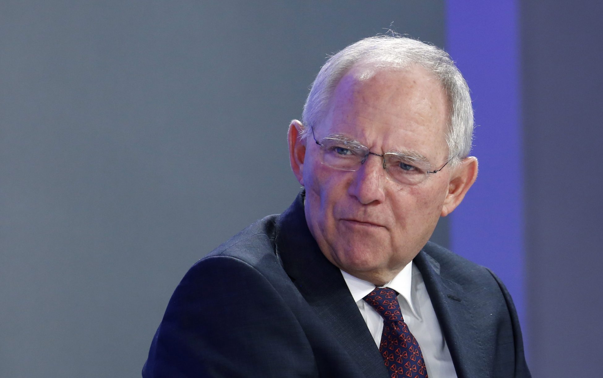 Bild: Ο Σόιμπλε παροτρύνει τους Γερμανούς βουλευτές να είναι σκληροί με τον Ντράγκι