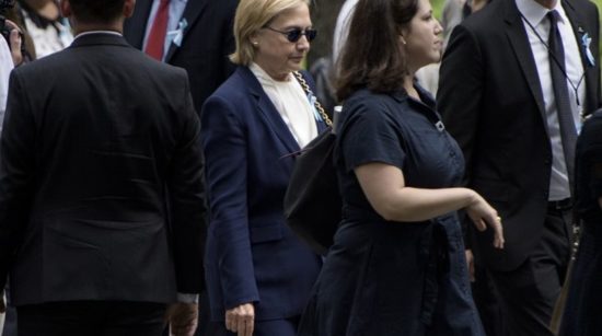 Χ. Κλίντον: Πνευμονία πίσω από την λιποθυμία της στην τελετή για τα θύματα της 11ης Σεπτεμβρίου
