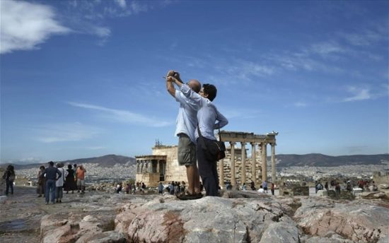 ΤτΕ: Μειώθηκαν οι ταξιδιωτικές εισπράξεις τον Ιούλιο παρά την αύξηση στις αφίξεις