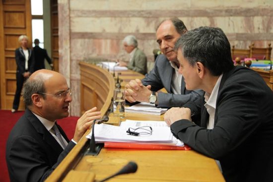 Αντιπαράθεση Ευ. Τσακαλώτου – Κ. Χατζηδάκη με επίκεντρο την ΕΥΔΑΠ και την ΕΥΔΑΘ