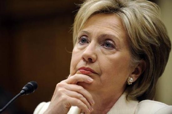 Η Χίλαρι Κλίντον “δεν θυμόταν” τις οδηγίες για το mail της επειδή είχε πάθει διάσειση