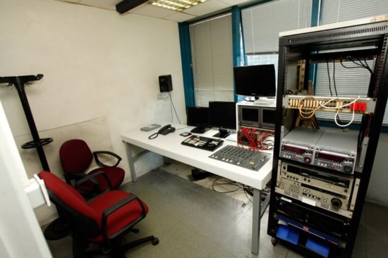 Κρανίου τόπος το Mega: Φωτογραφίες από τα άδεια γραφεία