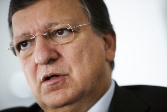 Eξηγήσεις ζητά η επιτροπή ηθικής της ΕΕ για την πρόσληψη Μπαρόζο από τη Goldman