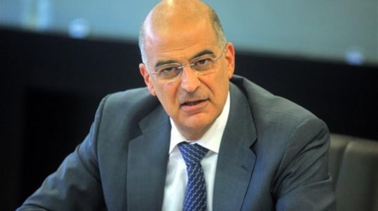 Κόντρα Δένδια-Παππά για τις άδειες