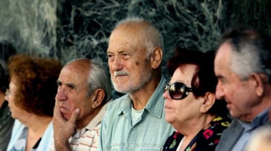 Το ΦΕΚ για τα αντίμετρα σε όσους χάνουν το ΕΚΑΣ – Πότε και πώς θα εφαρμοστούν