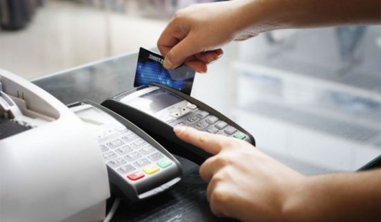 Με POS και e-banking μία στις δύο επιχειρήσεις βιοτεχνίας κι εμπορίου