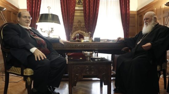 Επιμένει παρά το “όχι” στην συνάντηση με τον Αρχιεπίσκοπο ο Φίλης