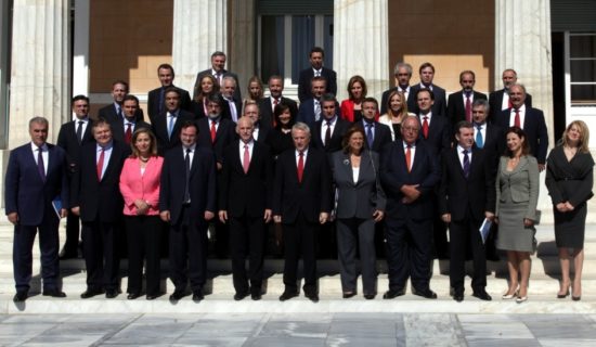 Στην επέτειο των 7 ετών από την πορεία προς το μνημόνιο θυμόμαστε τους πιο φανατικούς υποστηρικτές του ΓΑΠ…